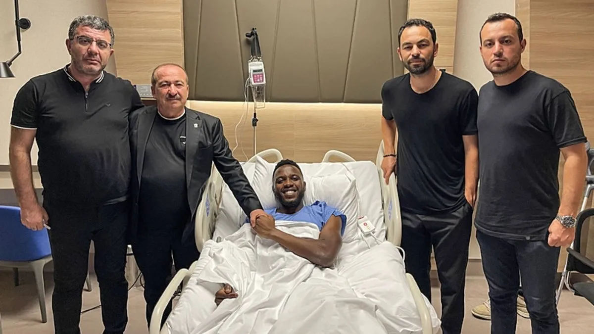 Gaziantep FK Başkanı Memik Yılmaz, sakatlanan Bitok’u hastanede ziyaret etti