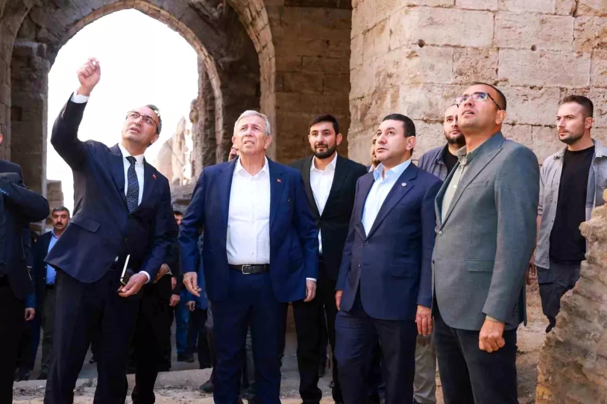 Mansur Yavaş, Tarihi Kentler Birliği Toplantısı İçin Harran’ı Ziyaret Etti