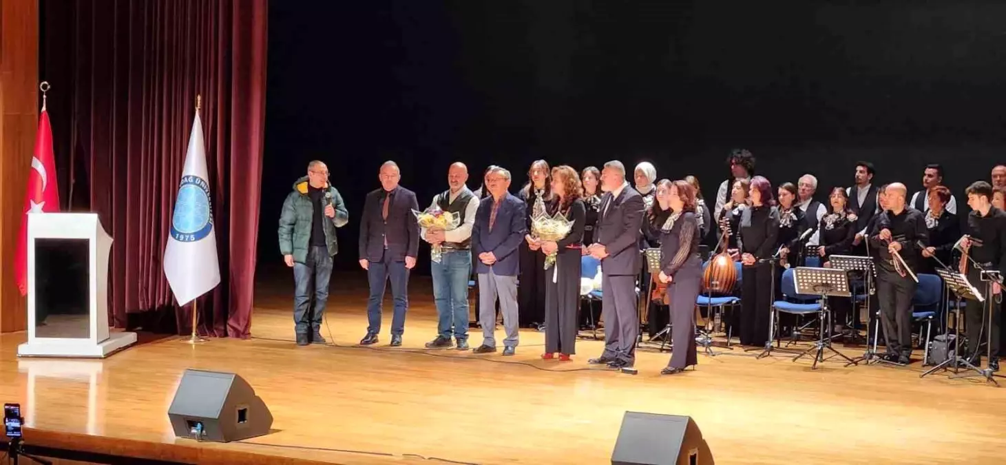 Bursa Uludağ Üniversitesi’nde ‘Karagöz’ün Gelin Olması’ Oyunu Büyük İlgi Gördü