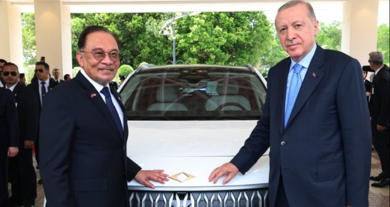 Erdoğan, Enver İbrahim’e TOGG hediye etti
