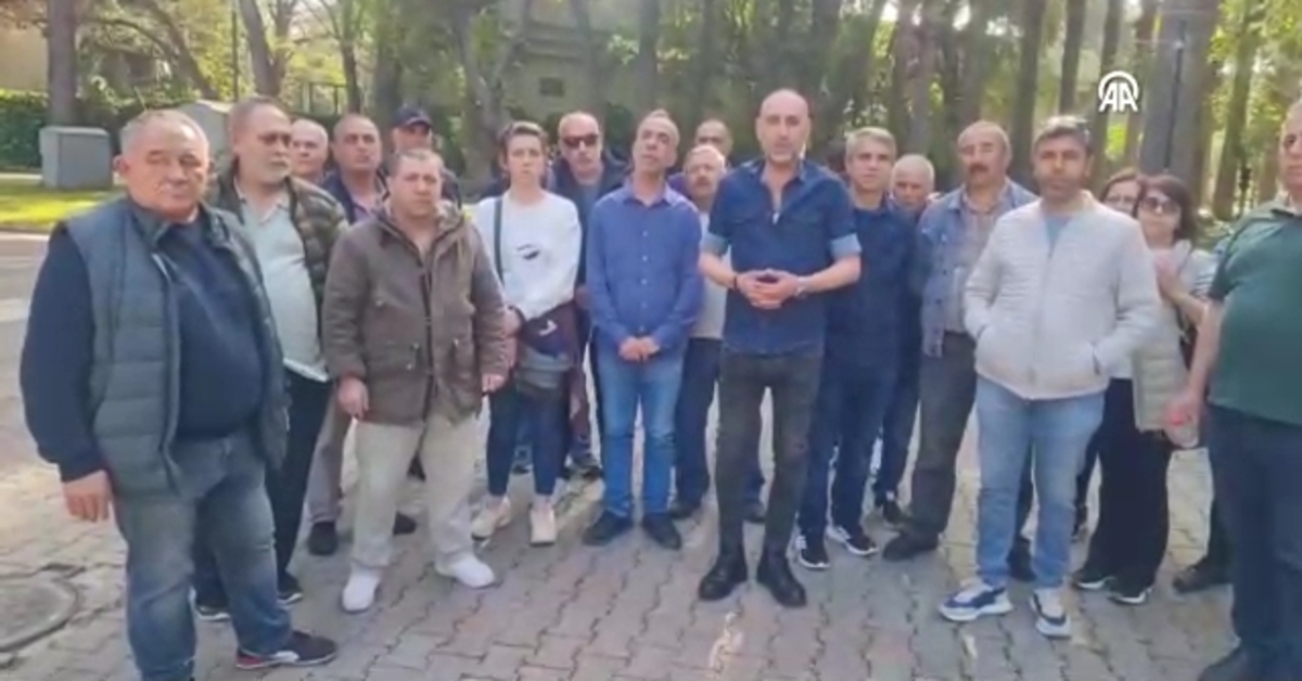 İzmir Büyükşehir Belediyesi’nden tazminatlarını alamayan emekliler eylemlerini sürdürdü